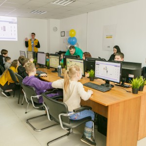 Новый класс в развлекательном центре города Томска! Скоро открытие! - Школа программирования для детей, компьютерные курсы для школьников, начинающих и подростков - KIBERone г. Дмитров